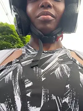Riri_Blonde10 webcam