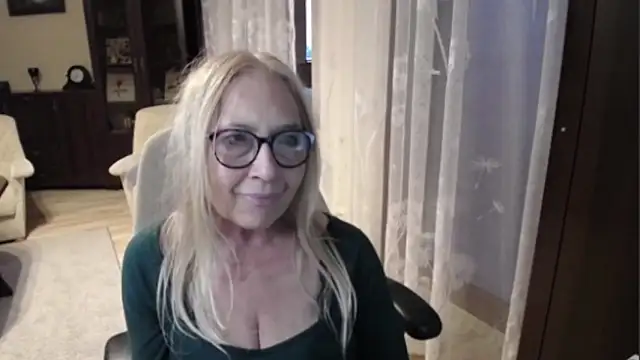 sofia_xkiss live cam on StripChat