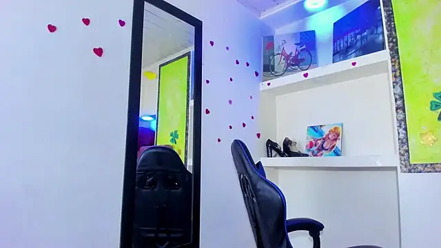 Raven_Rouge_ live cam on StripChat