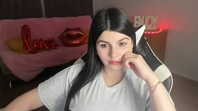 KisaModel live cam on StripChat