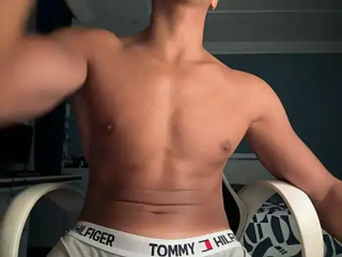 errrry16 live cam on StripChat