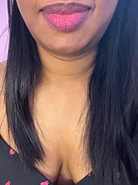 tamil_Aarathi live cam on StripChat