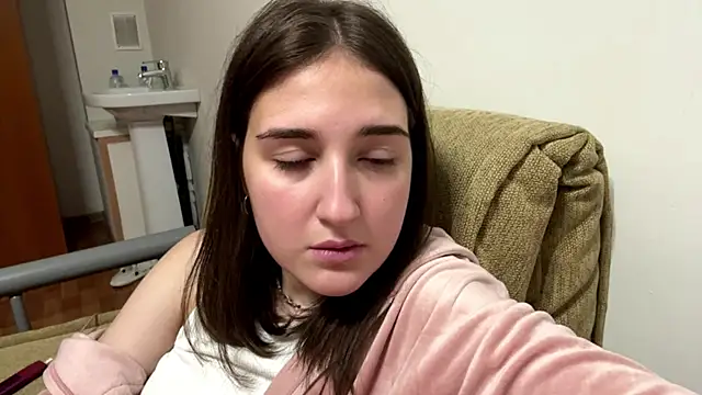 Watch AnnaMaccoil live on EroticFlix - High definition streams
