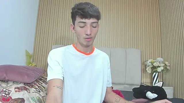 MichaelVasquex live cam on StripChat