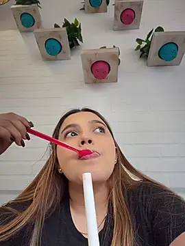 colibri_xxx (F young) - TITS OUT IN THE MALL