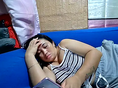 Lonely_Heart live cam on StripChat