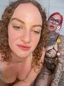 CurlyChloe webcam
