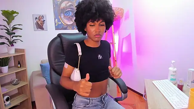 NaomiSaenz_ webcam