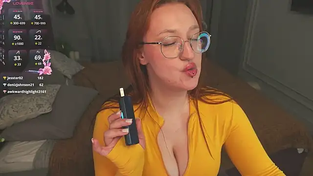SpicyFox_ live cam on StripChat