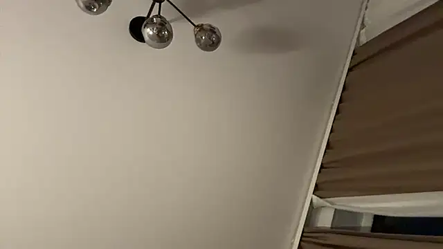 Ur_neighbor_Kira webcam