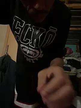 iRealYFuckGood webcam