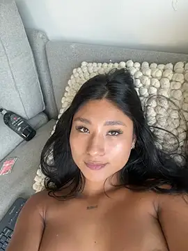 Megan_Lim live cam on StripChat