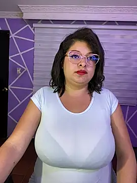 MiiaaJoness live cam on StripChat