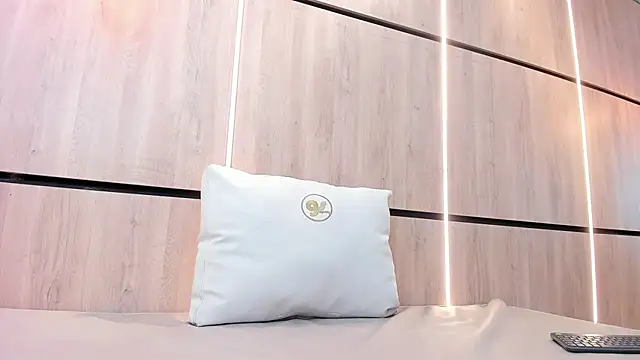 ikia_lopez_ webcam