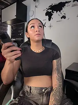isabella-teen (F teen) - Plug anal + twerk in doggy style🐶