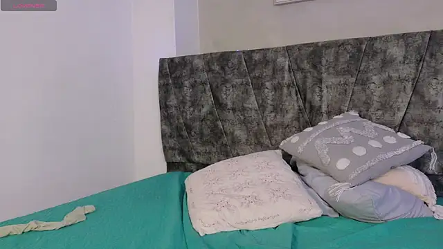 MadisonCollinss_ webcam