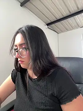 Kloenovoa- live cam on StripChat