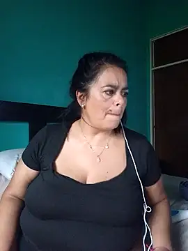 lucianamorocha live cam on StripChat