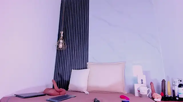 Watch NicoleMadrird live on EroticFlix - High definition streams