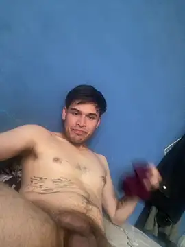 Alexis05A live cam on StripChat
