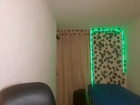 sexdiffrent's live room