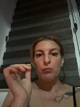 Hot-Milf4U webcam