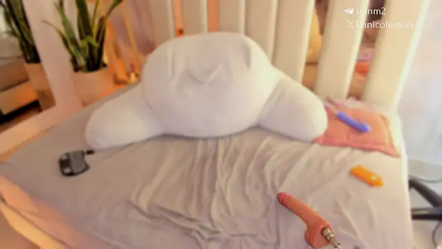 nicolemorelli2 - Nicolemorelli2's free webcam - UK Sex Cams