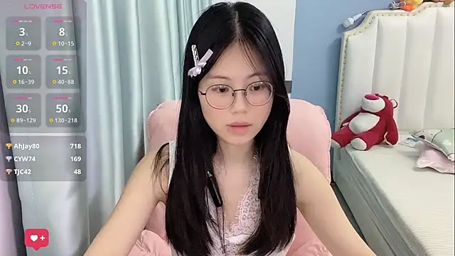 Luna-666 live cam on StripChat