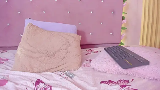 lovely__kiss__ - Lovely__kiss__'s free webcam - UK Sex Cams