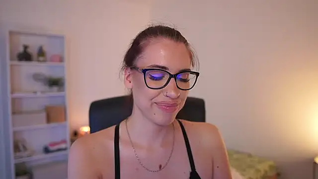 evagomess18 - Evagomess18's free webcam - UK Sex Cams