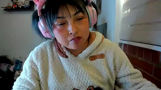 Shaddycute_ live cam on StripChat