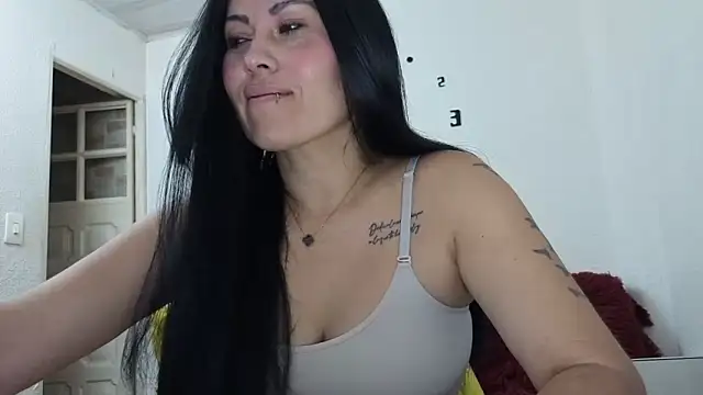 Tania_mature live cam on StripChat