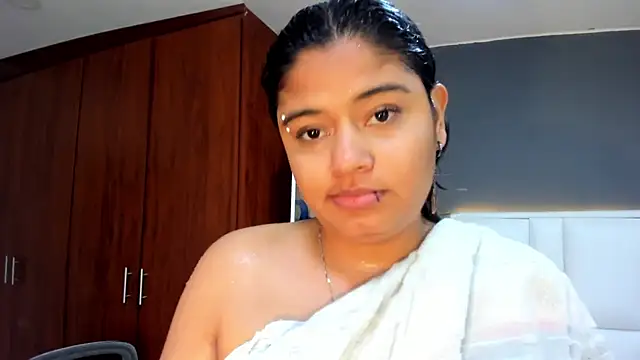 yeral2017 live cam on StripChat