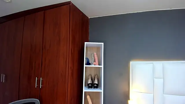 yeral2017 live cam on StripChat