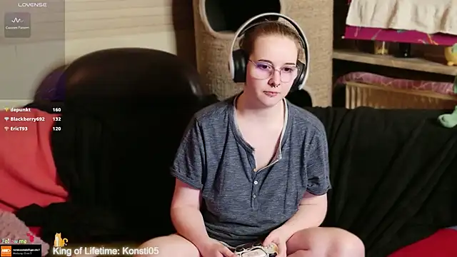 gamergirl_eve (G young) - Dildo show LT 4 vids