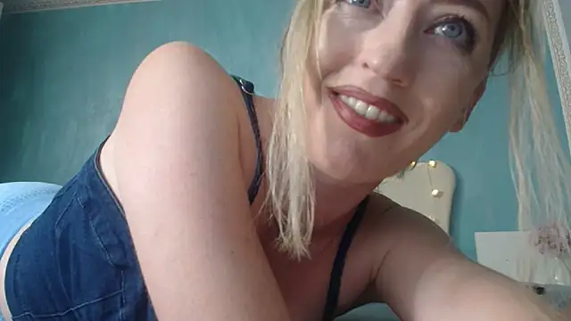 Watch LaraLanee live on EroticFlix - High definition streams