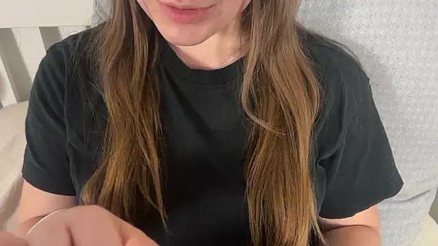 Lucyschickt live cam on StripChat