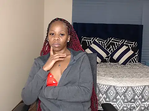 QUEENMANDYY live cam on StripChat