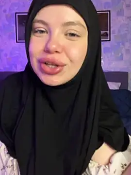 RedheadQueen_ live sex cam