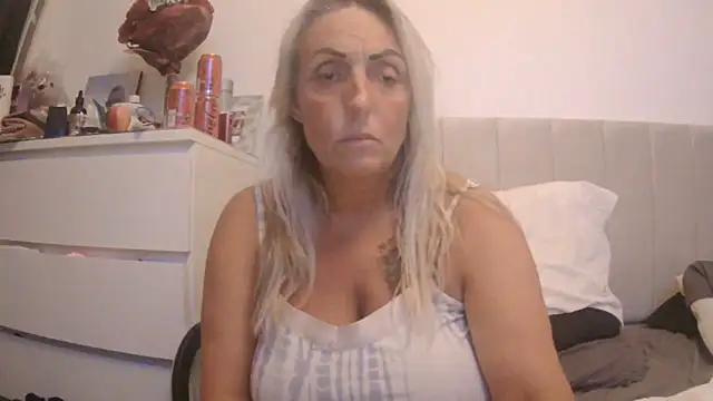theblondecocklover live cam