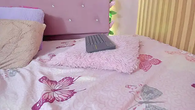 lovely__kiss__ live cam