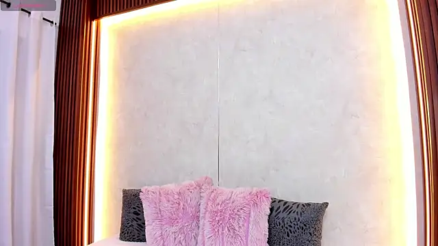 Watch issa-wollf live on EroticFlix - High definition streams