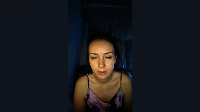 JenniferAlone live cam