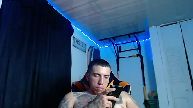 adam_hudsond - Adam_Hudsond's free webcam - UK Sex Cams