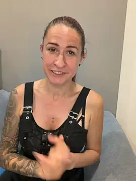 GermanMilfJasmin