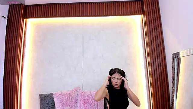 Watch issa-wollf live on EroticFlix - High definition streams