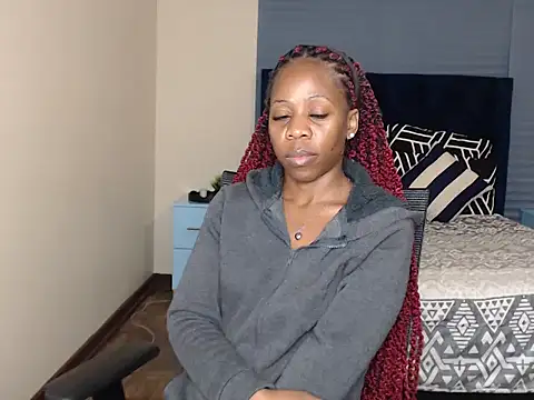 QUEENMANDYY live cam on StripChat