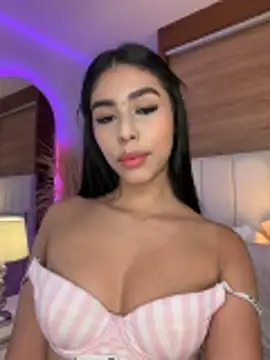 Rossie_Blooms live cam on StripChat
