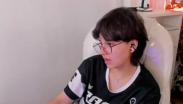 nathaly_ds (F teen) - squeeze my tits 🔥😈