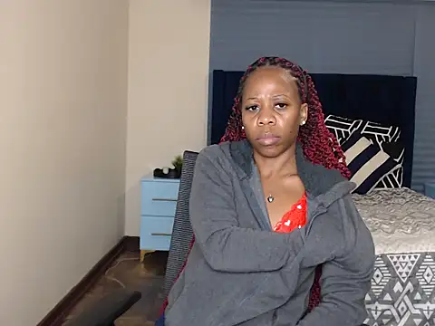QUEENMANDYY live cam on StripChat